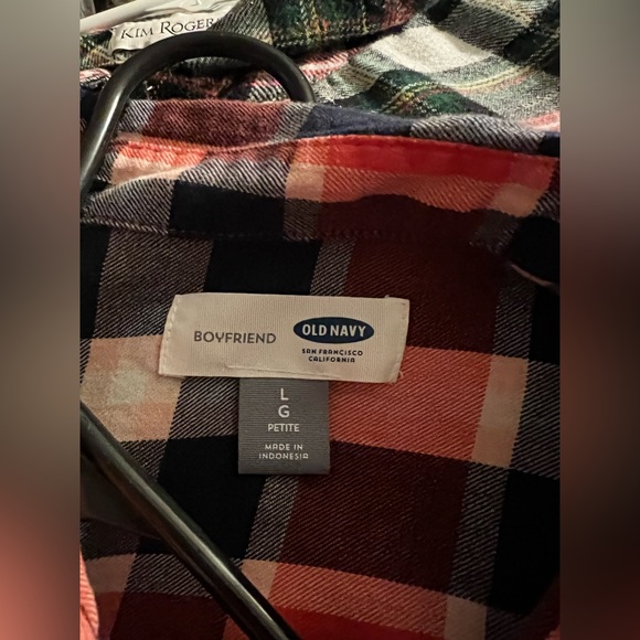 Old Navy boyfriend pull over top, size petite large, red blue plaid - Picture 5 of 8